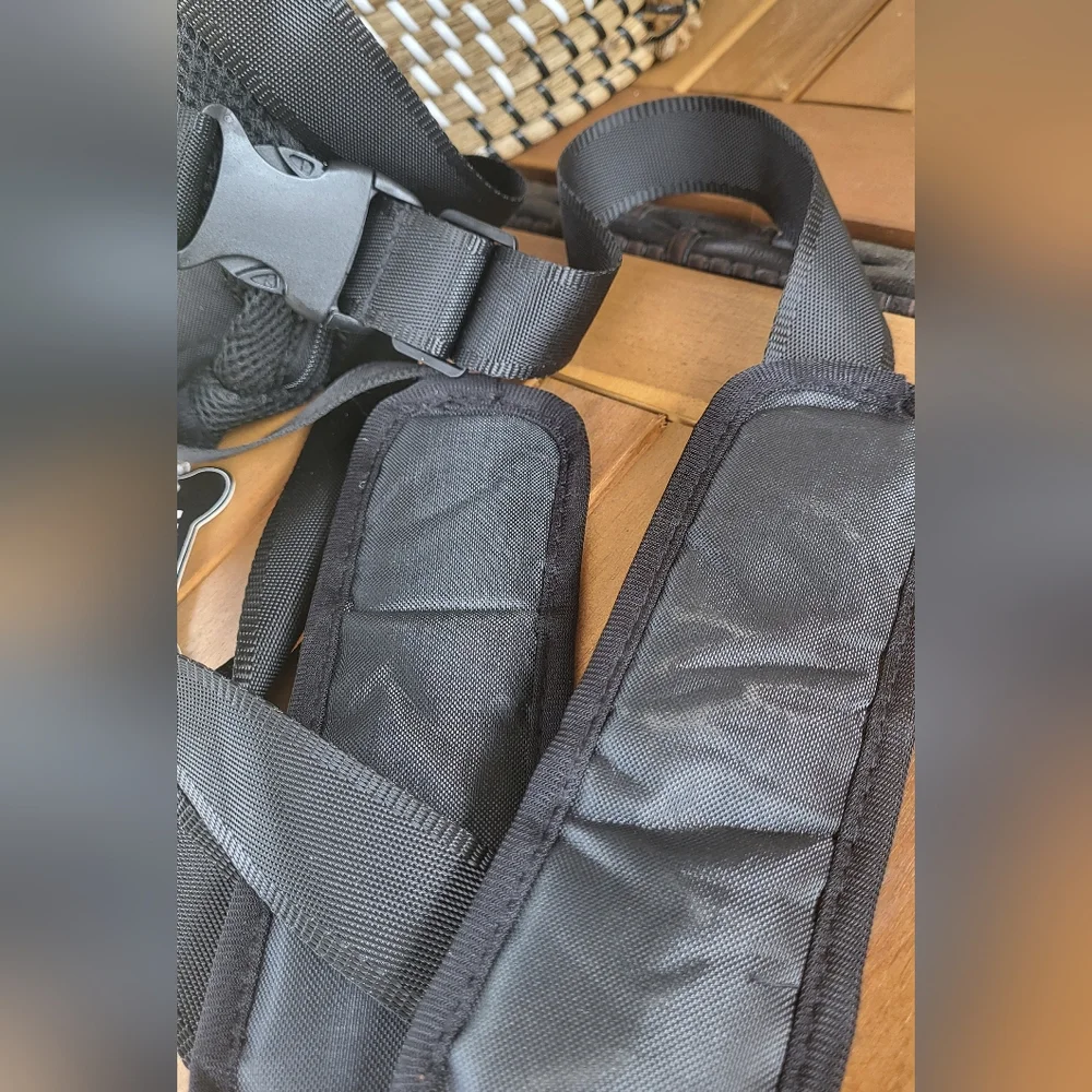 NWT Dog Carrier Frontpack. Black. Side Zips. Great For Busy Places Size Small